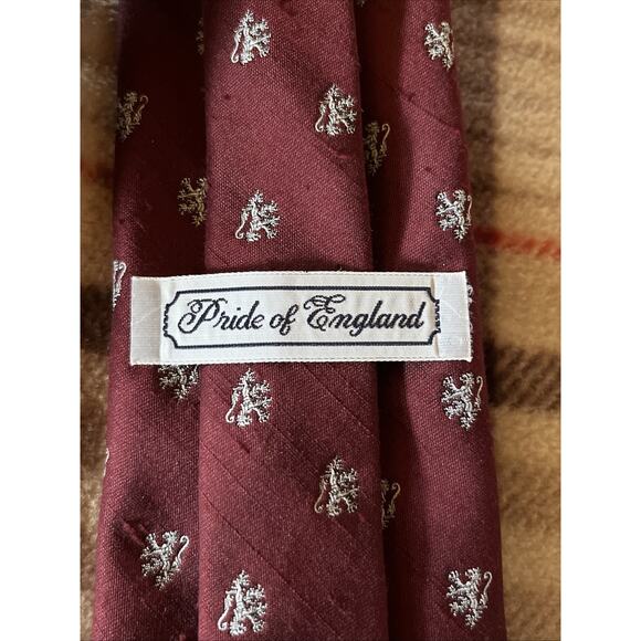 Briar Pride of England Maroon Silver Lion Crest Tie - Picture 2 of 7